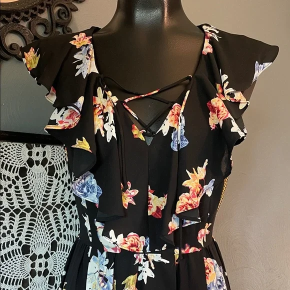 Express Black Floral Mini Dress - Picture 2 of 7